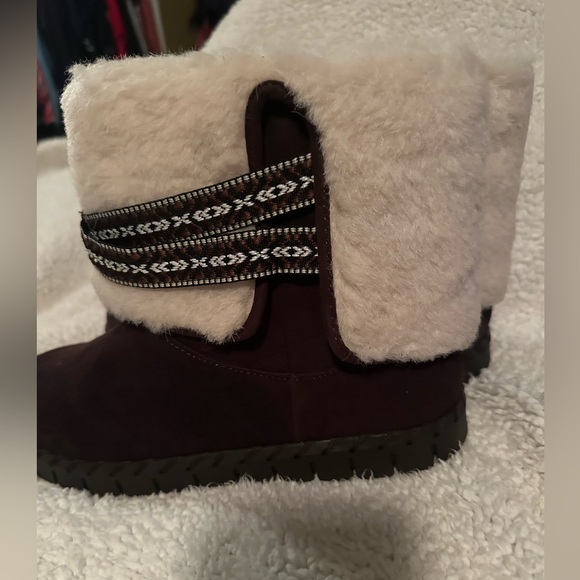Muk Luk Flexi Montauk winter ankle boots.
Size 11 - Picture 9 of 10